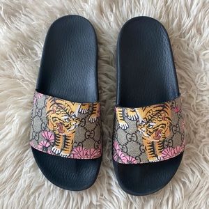 Gucci pursuit tiger gg suprime canvas sandals